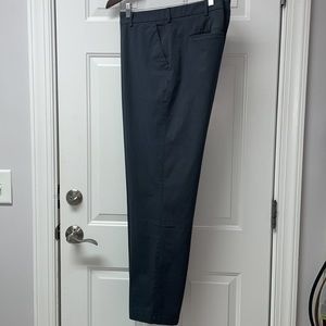 IZOD Advantage Performance Straight Fit pants. Dark Gray. Mens 40/32